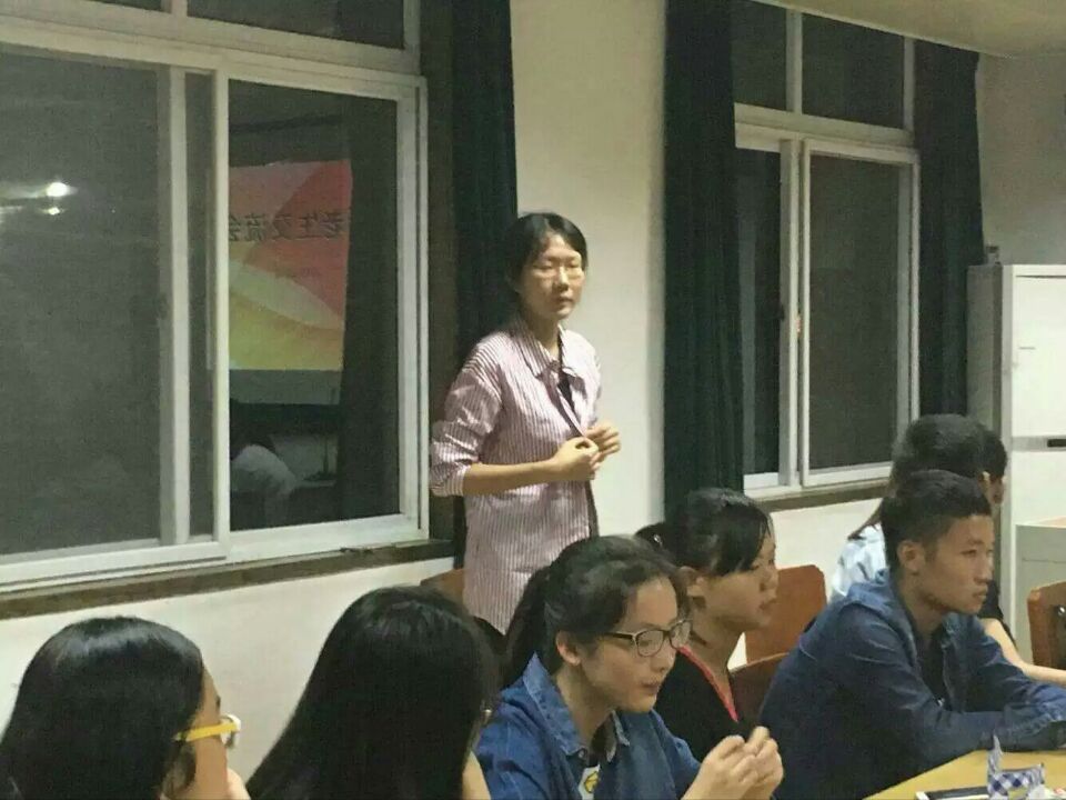 15级张译匀同学自我介绍