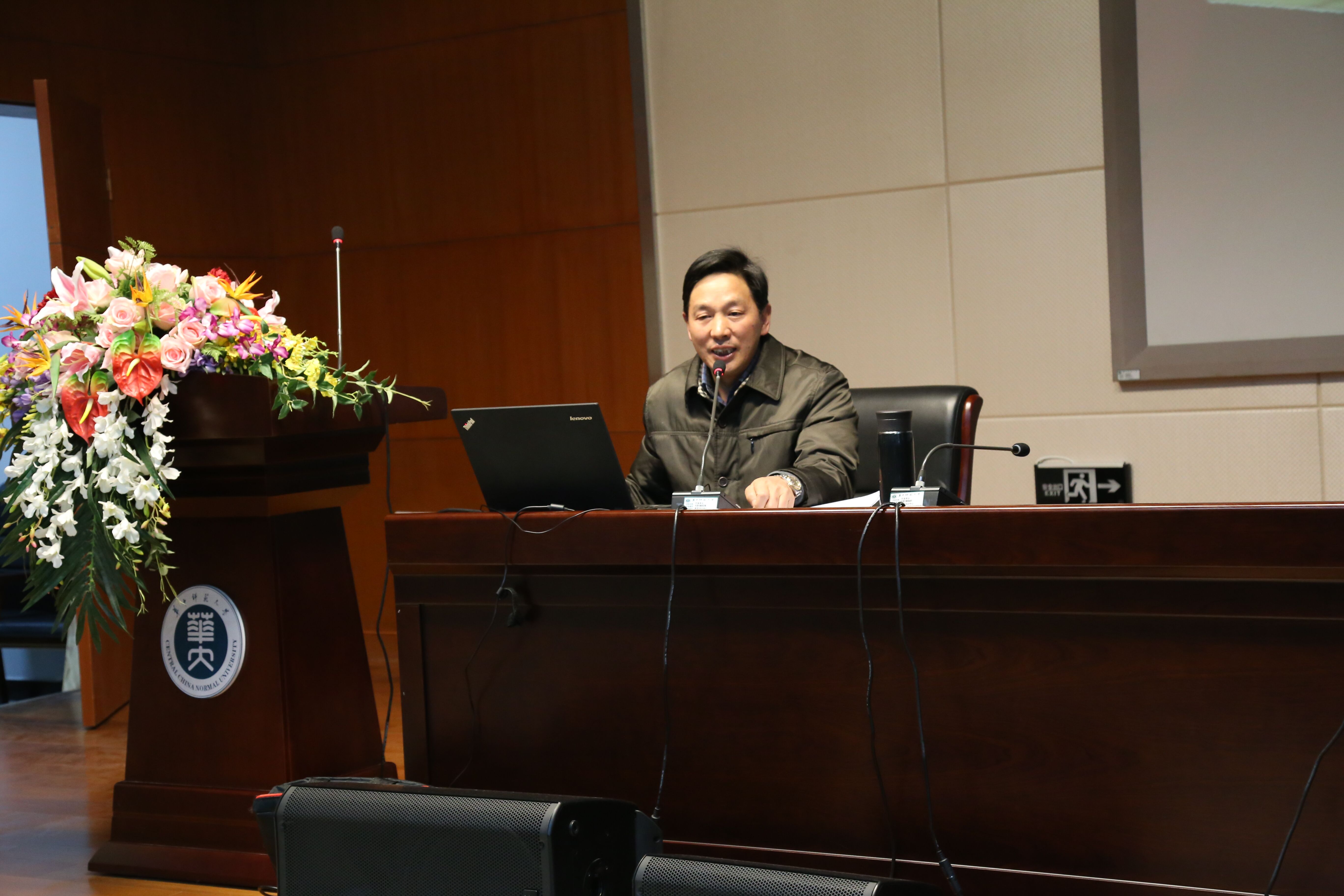钟德涛教授为英国正版365官方网站师生解读十八届六中全会精神